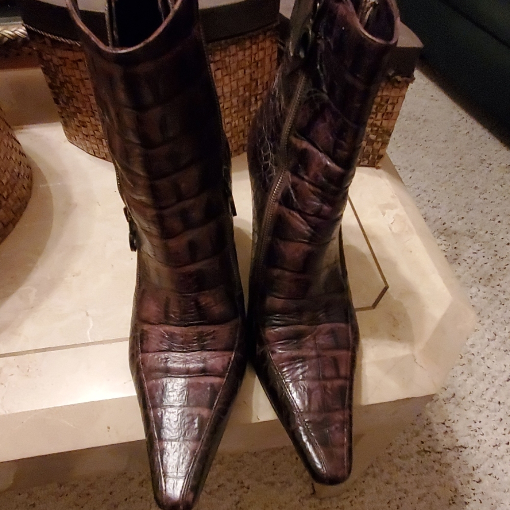 Donald J Pliner alligator/crocodile boots